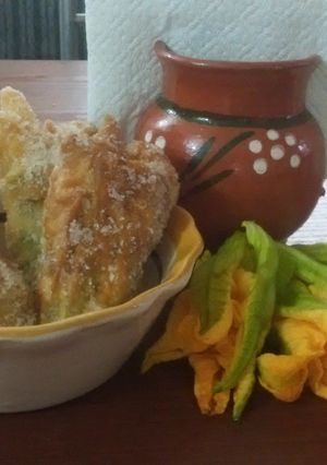 Una foto de Buñuelos de flor de calabaza