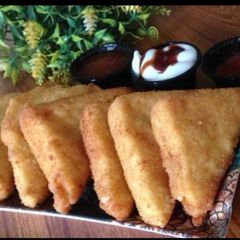 A picture of Chicken cheese cutlets.