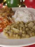 Almuerzo casero con arveja seca y sobrebarriga