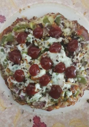 पिज़्ज़ा (Pizza recipe in Hindi) रेसिपी मुख्य फोटो