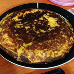 Una foto de Chipa guasu en la sartén