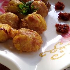 A picture of Potato balls.