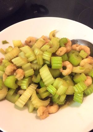 A picture of Celery with prawns.