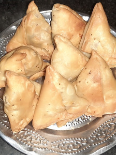 पंजाबी आलू समोसा (punjabi aloo samosa recipe in Hindi) रेसिपी मुख्य फोटो