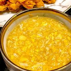 รูปของ Sweet corn crab soup/ sup jagung kepiting manis
