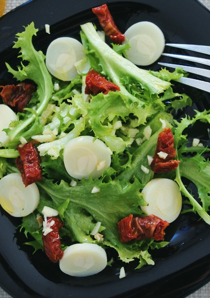 Una foto de Ensalada de escarola y palmito