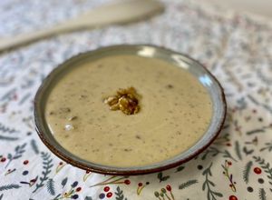 Foto principal de Salsa de queso azul y nueces para carnes - especial Navidad
