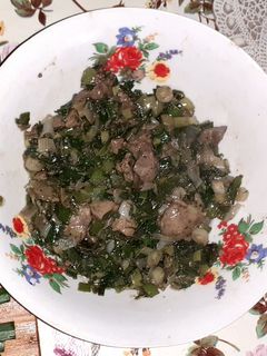 O poză a rețetei Ficățăi de pui cu ceapă verde nouă.