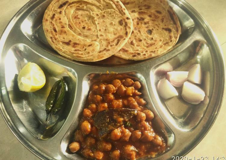 Recipe of Speedy Pindi chole with laccha paratha