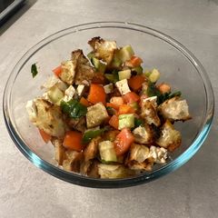 A picture of Crunchy feta and tomato salad.