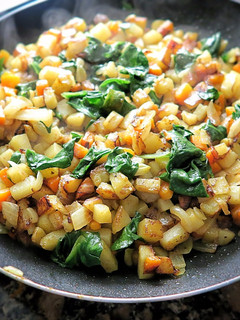 Una foto de Patatas con Verduras al Curry (Con Salsa Opcional)