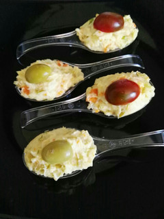 Una foto de Ensaladilla de vegetales con mayonesa de cilantro