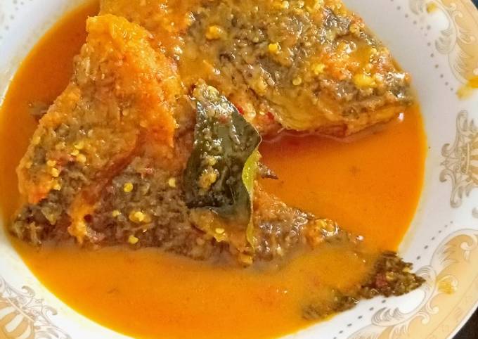 Resep Ikan mas bumbu kuning pedas yang Enak Banget