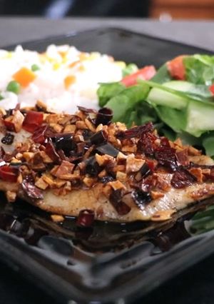 Una foto de Filete de pescado al ajillo