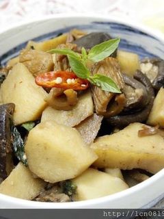 竹筍香菇醬燒魷魚 的食譜成品照片