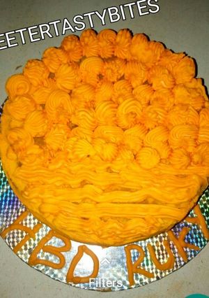 A picture of Vanilla birthday cake.