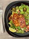 Salad with halloumi cheese