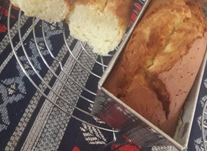 Una foto de Budín cáscara naranja y jugo de limón