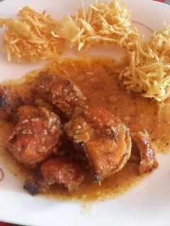 Una foto de Pollo en salsa de ajo y tomillo
