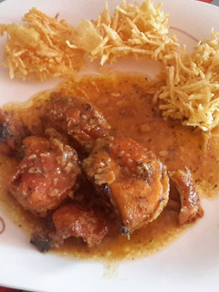Una foto de Pollo en salsa de ajo y tomillo