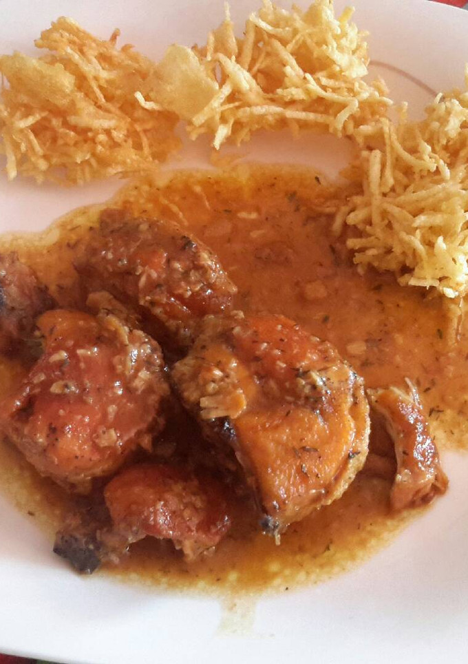 Una foto de Pollo en salsa de ajo y tomillo