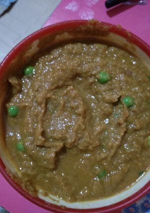 A picture of Matar gravy.