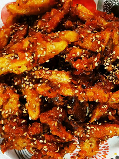 क्रिस्पी हनी चिली पोटैटो (Crispy Honey chilli Potato recipe in Hindi) रेसिपी मुख्य फोटो