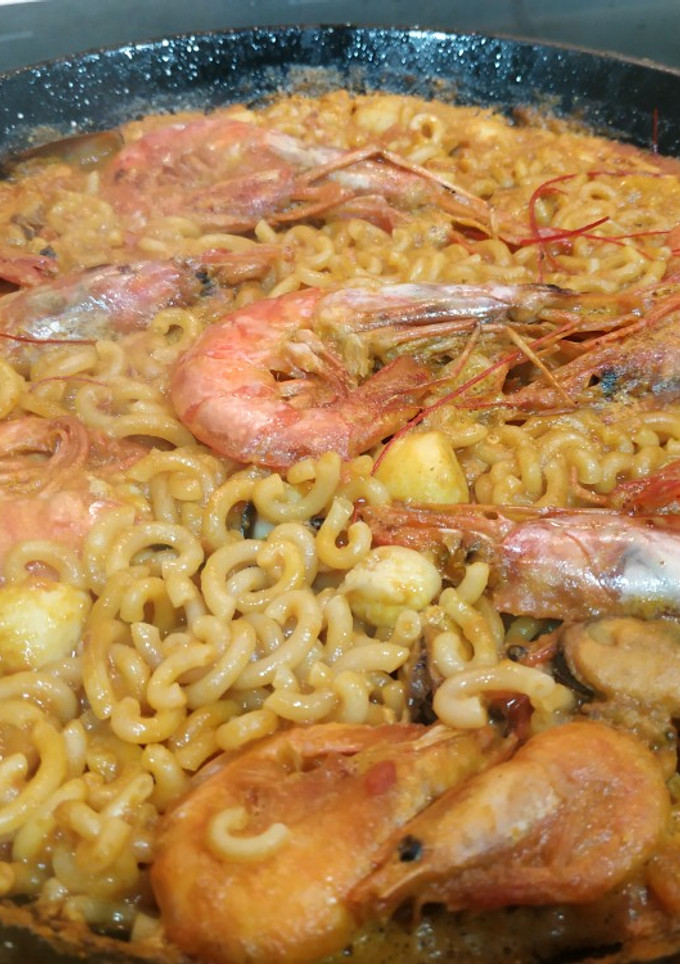 Una foto de 🥘 Fideuá Valenciana 🥘