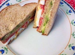Una foto de #rápidas Sándwiches Triples con Pan Integral (versión clásica)