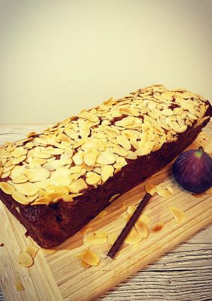O poză a rețetei Chec cu banane, ciocolată și migdale.