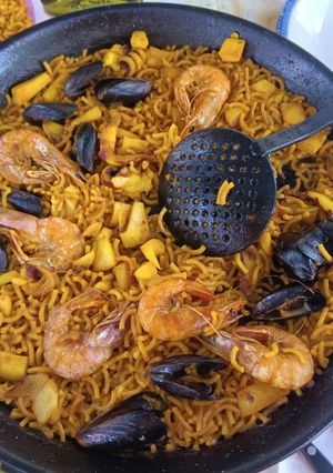 Una foto de Fideuá de pescado