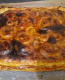 Empanada de atún, pimiento rojo, cebolla y huevo duro