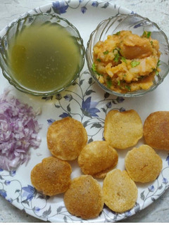 பானி பூரி (Paani poori recipe in tamil) செய்முறை முக்கிய புகைப்படம்