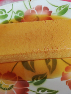 Una foto de Flan con pan