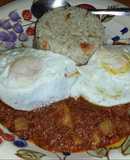 Arroz "a caballo" (Corned Beef con arroz blanco y huevos fritos)
