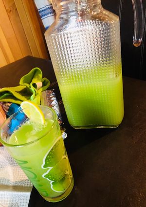 Una foto de Agua de pepino con limón 🥒🍋