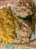 Aguacate relleno de atún
