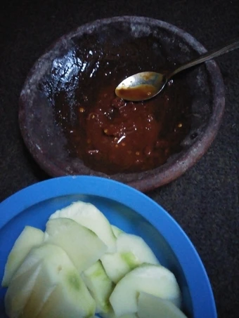 Cara Mudah Membikin Resep Rujak petis lamongan yang Uenak Anti Ribet, Lezat Sekali