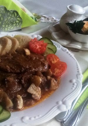 Vörösboros vaddisznó szelet sampion gombával recept fotója