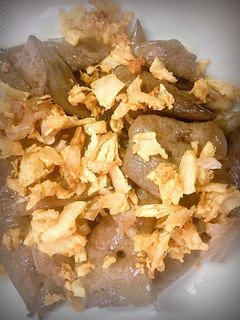 A picture of Stir-Fried Pork Liver with Oyster Sauce and Crispy Garlic.