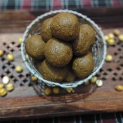 A picture of Chickpea laddoo (chana laddoo).