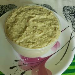 A picture of Green chilli sauce.