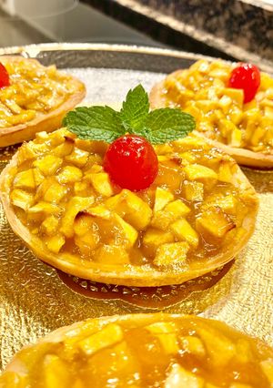 Una foto de Tartitas de Almendra y manzana (Almond and Apple tarts)