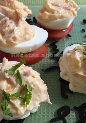 Foto principal de Huevos rellenos de jamón york y piña