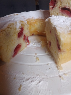 Una foto de Budín de yogurt y Frutillas
