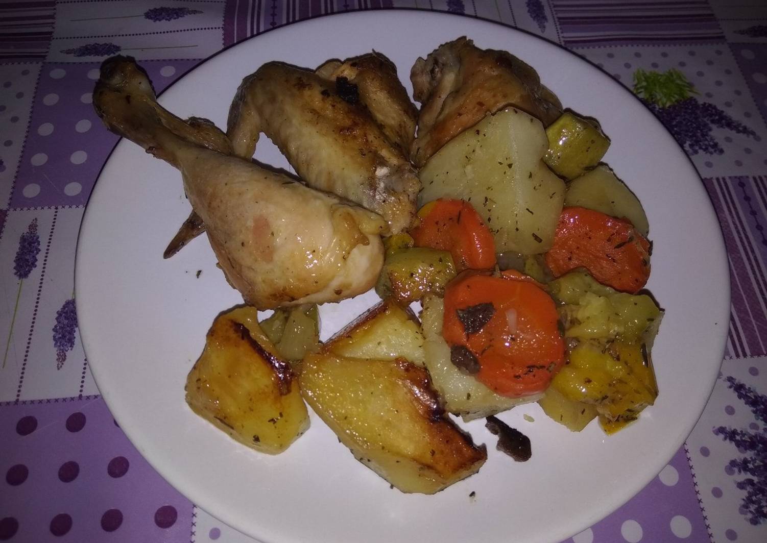 голень с овощами в духовке. куриные ножки с овощами в рукаве. куриные голени с овощами в духовке. капуста с курицей. курица с овощами.