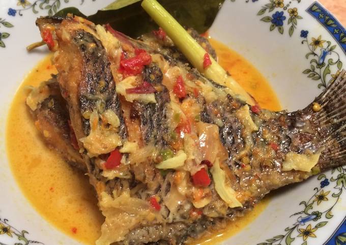 Resep Ikan Nila Bumbu Kuning Oleh Ardisalzen - Cookpad