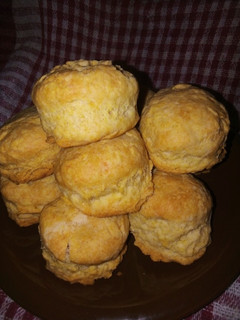Una foto de Scones de queso crocantes por fuera esponjosos por dentro