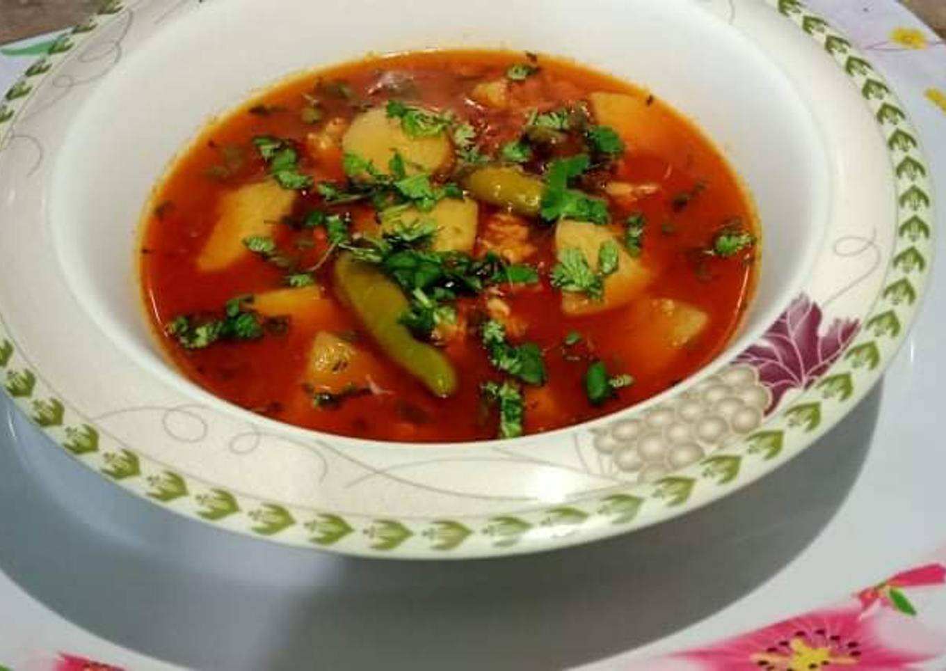 Chicken minced with potato (gravy)