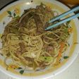 Fideos estilo oriental con carne y vegetales